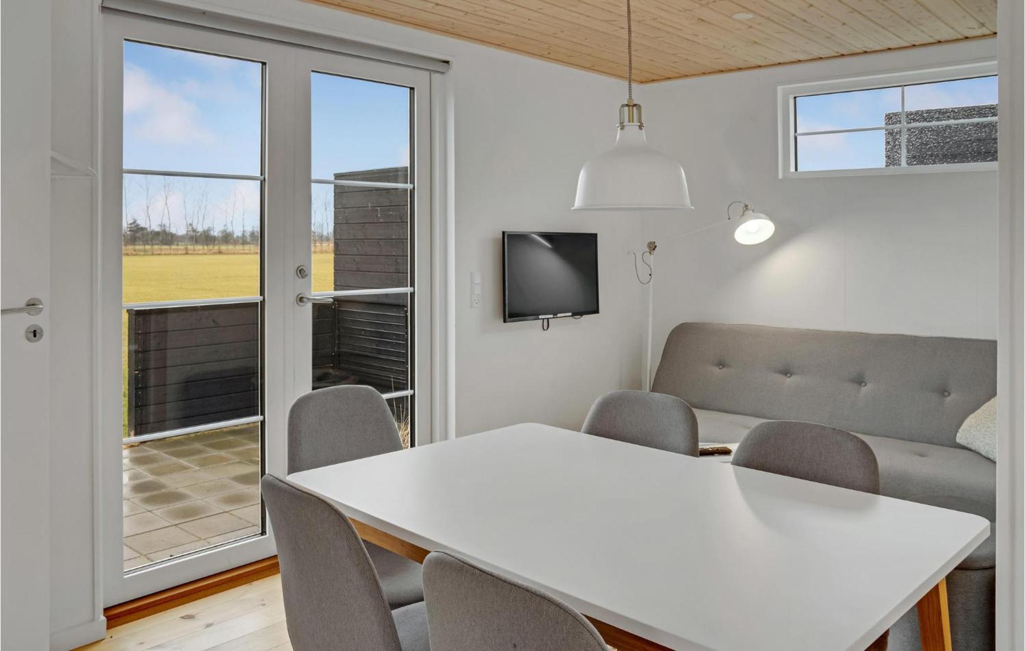 2 Bedroom Gorgeous Apartment In Vaeggerlose Bøtø By Zewnętrze zdjęcie